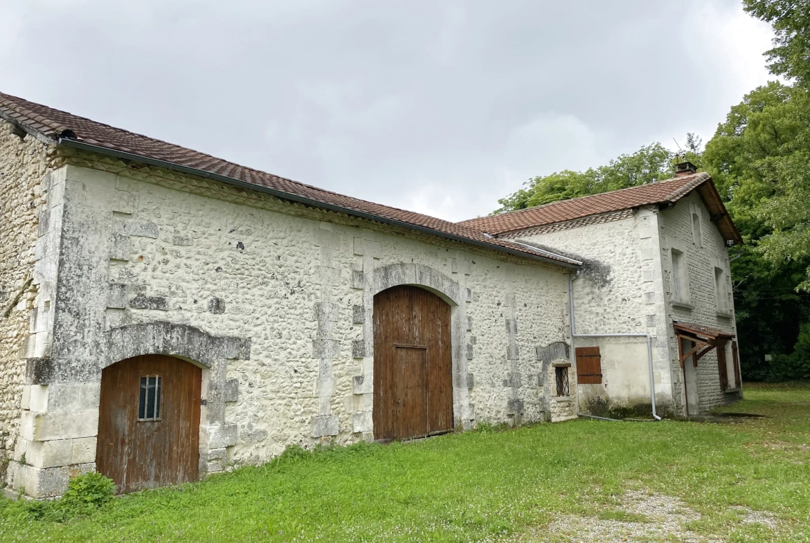 Maison spacieuse de 125 m² avec grange attenante en Périgord Vert 