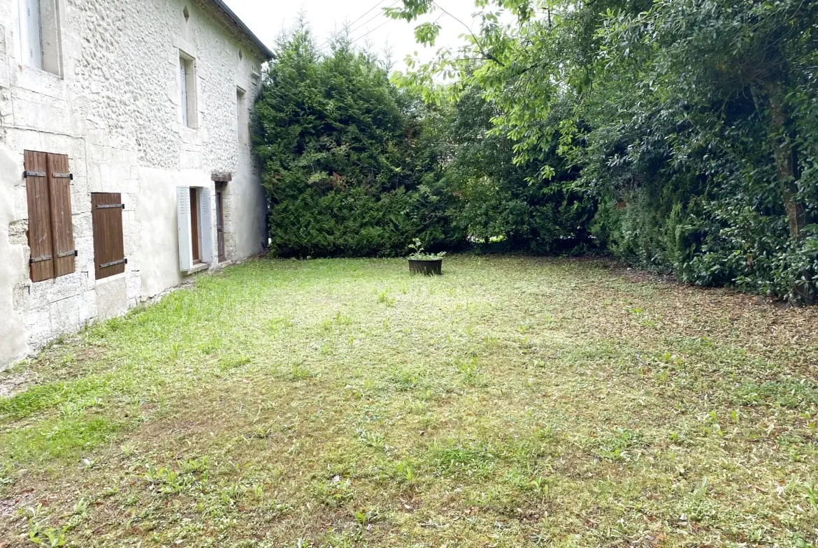 Maison spacieuse de 125 m² avec grange attenante en Périgord Vert 