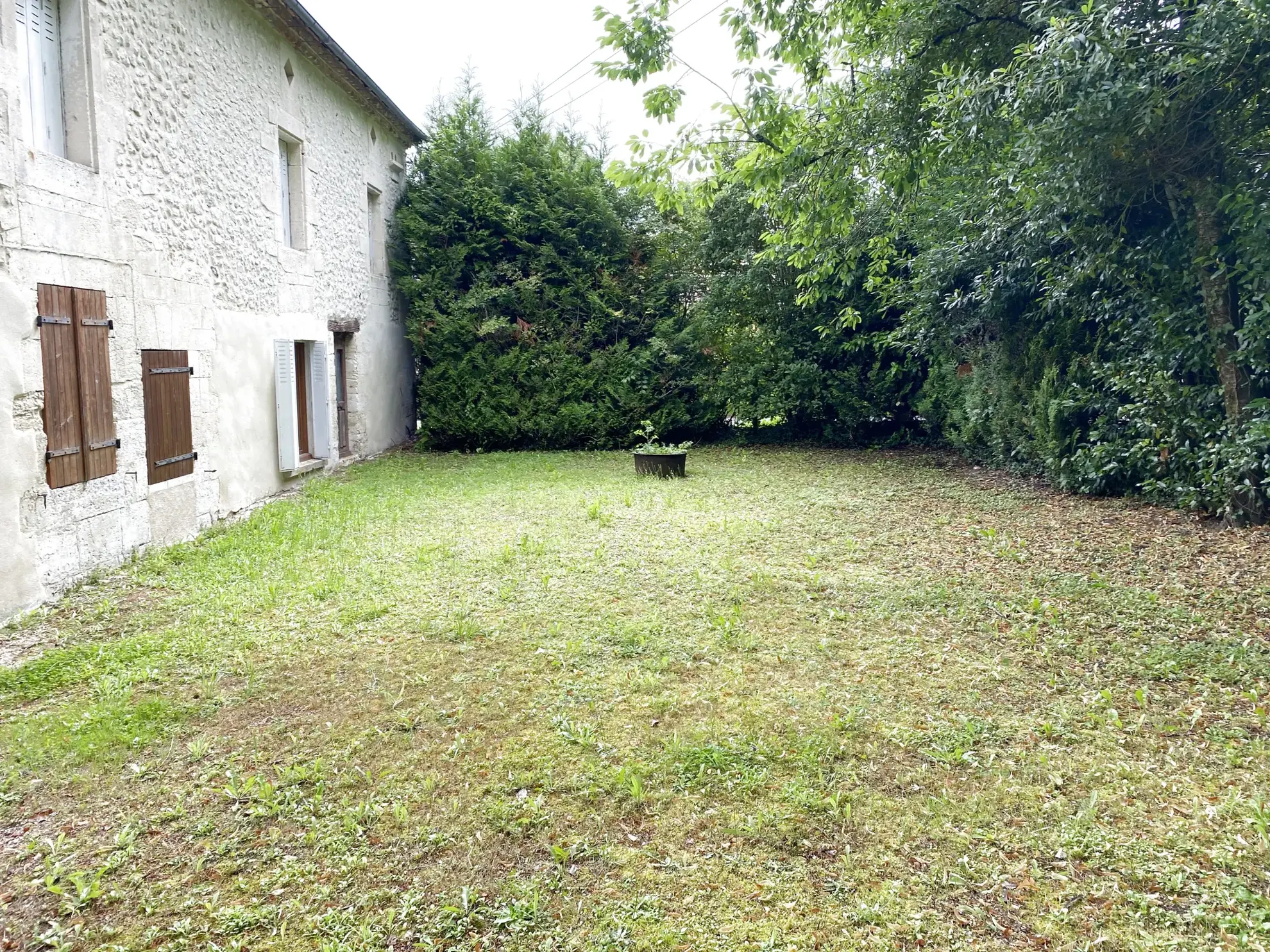 Maison spacieuse de 125 m² avec grange attenante en Périgord Vert 