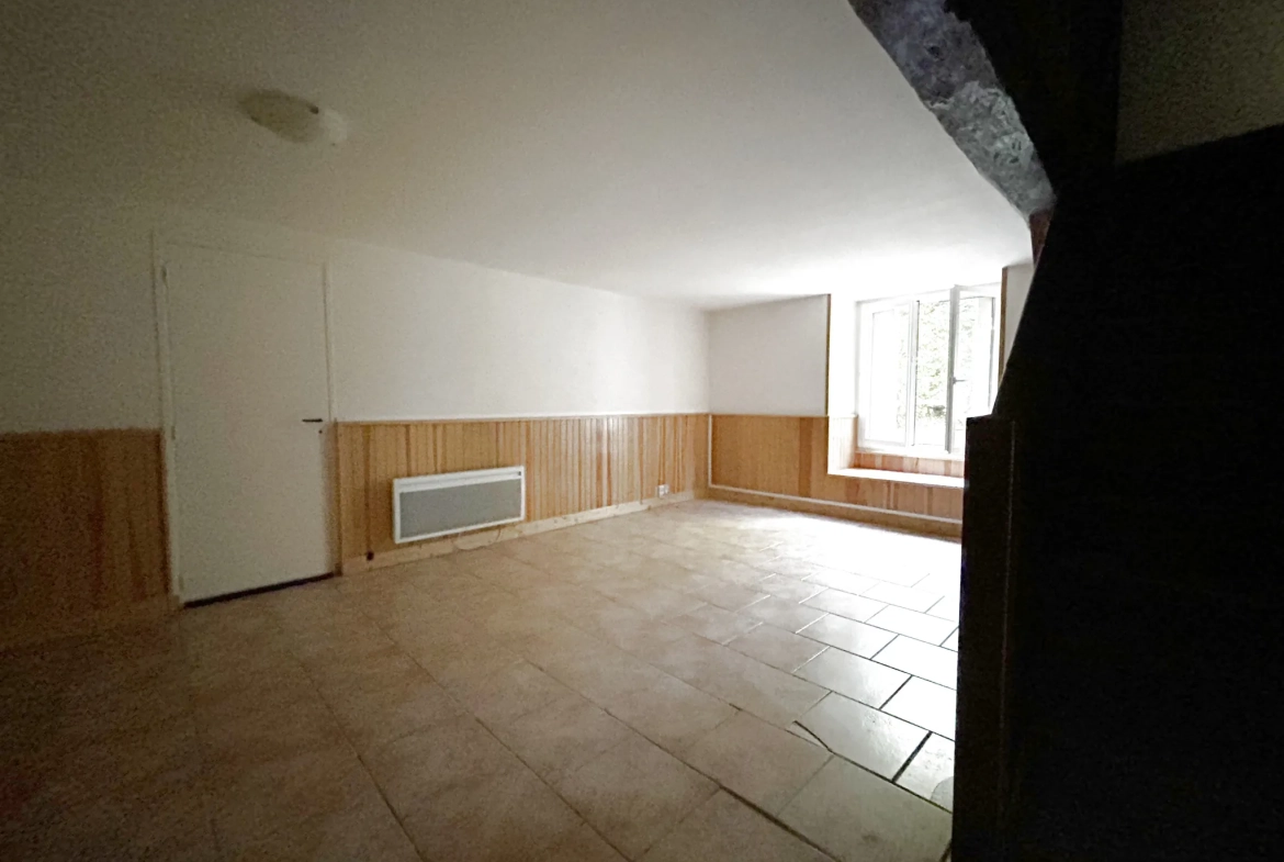 Maison spacieuse de 125 m² avec grange attenante en Périgord Vert 