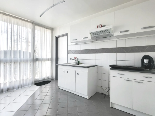 Appartement T2 lumineux avec bureau, balcon et stationnement à Osny