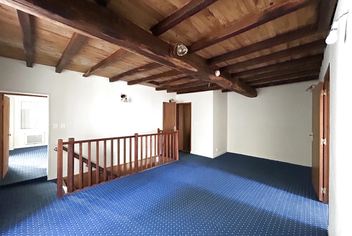 Maison spacieuse de 125 m² avec grange attenante en Périgord Vert 