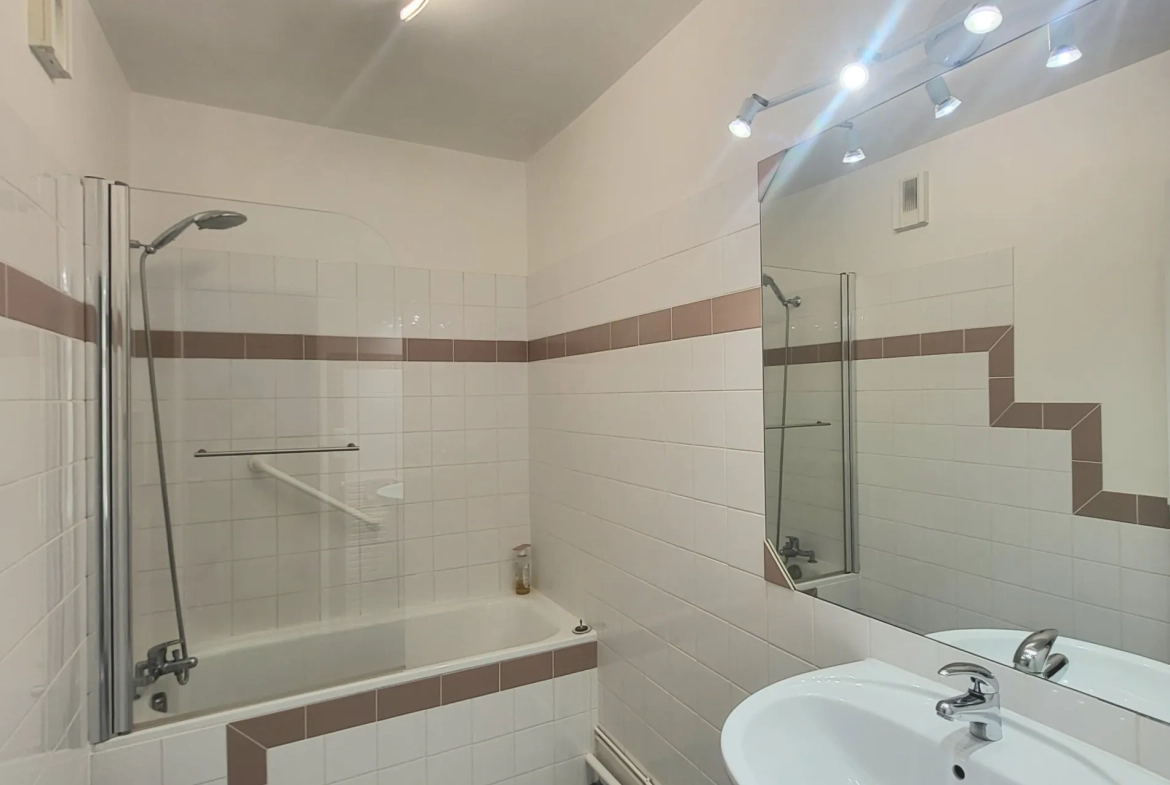 Appartement T2 lumineux avec bureau, balcon et stationnement à Osny 