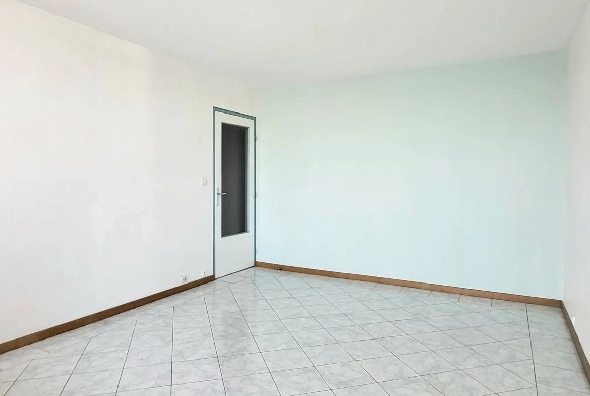 Appartement T2 lumineux avec bureau, balcon et stationnement à Osny 