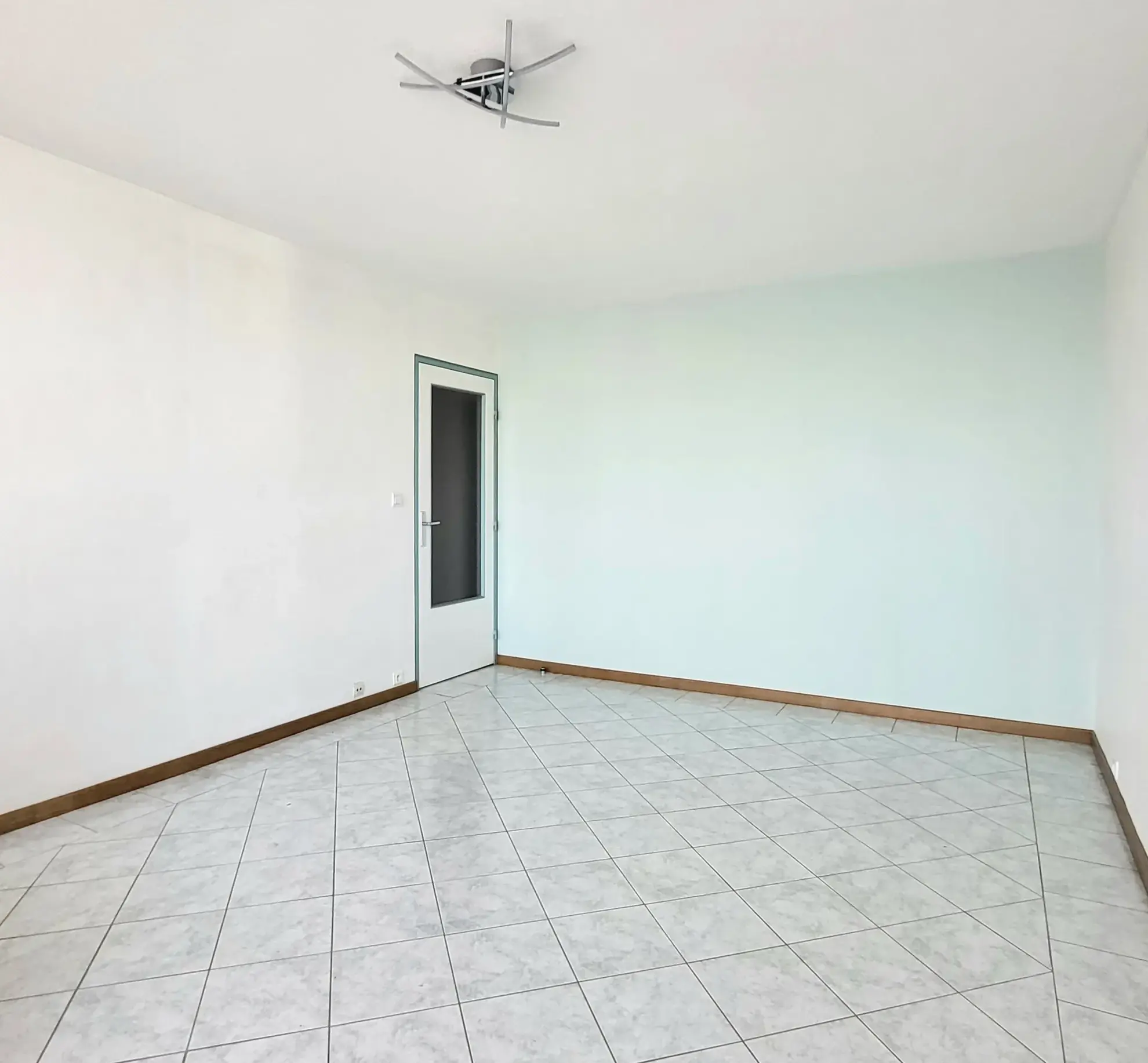 Appartement T2 lumineux avec bureau, balcon et stationnement à Osny 