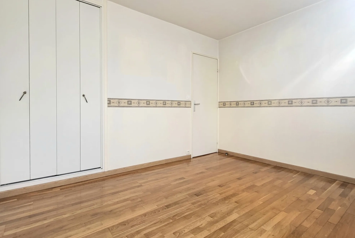 Appartement T2 lumineux avec bureau, balcon et stationnement à Osny 