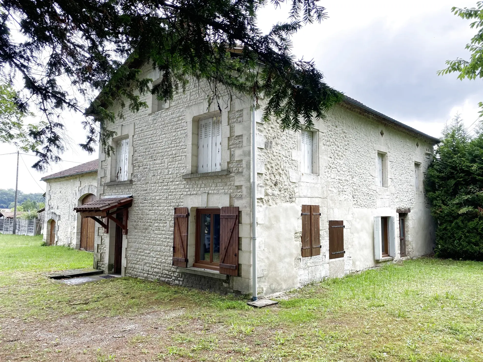 Maison spacieuse de 125 m² avec grange attenante en Périgord Vert 