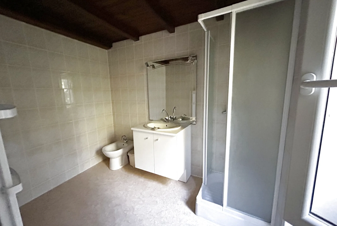 Maison spacieuse de 125 m² avec grange attenante en Périgord Vert 