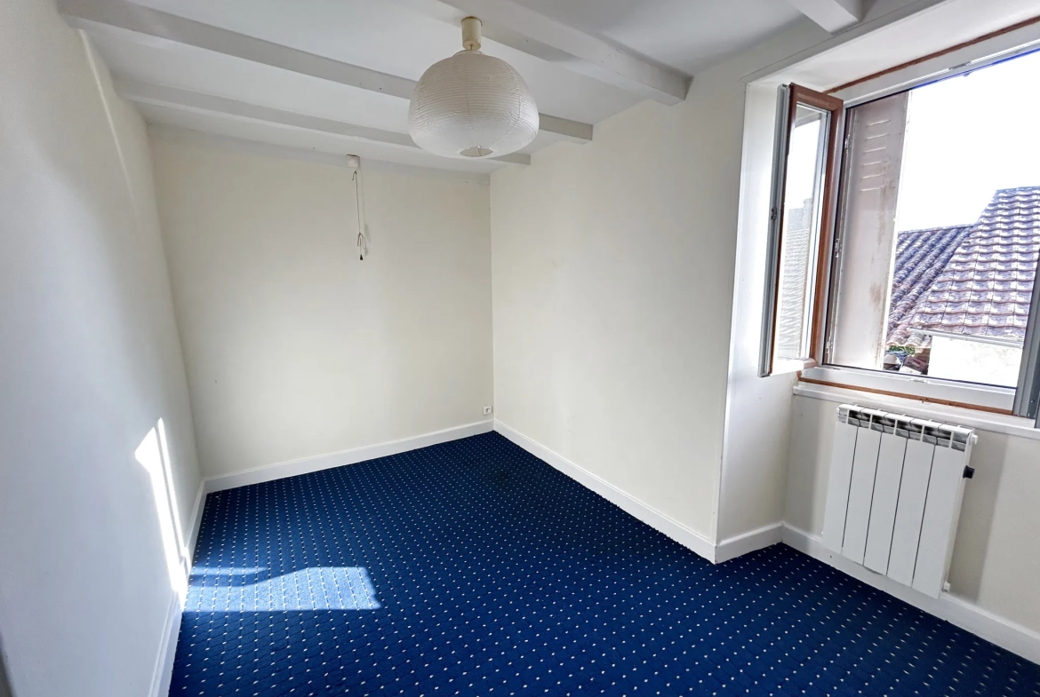 Maison spacieuse de 125 m² avec grange attenante en Périgord Vert 