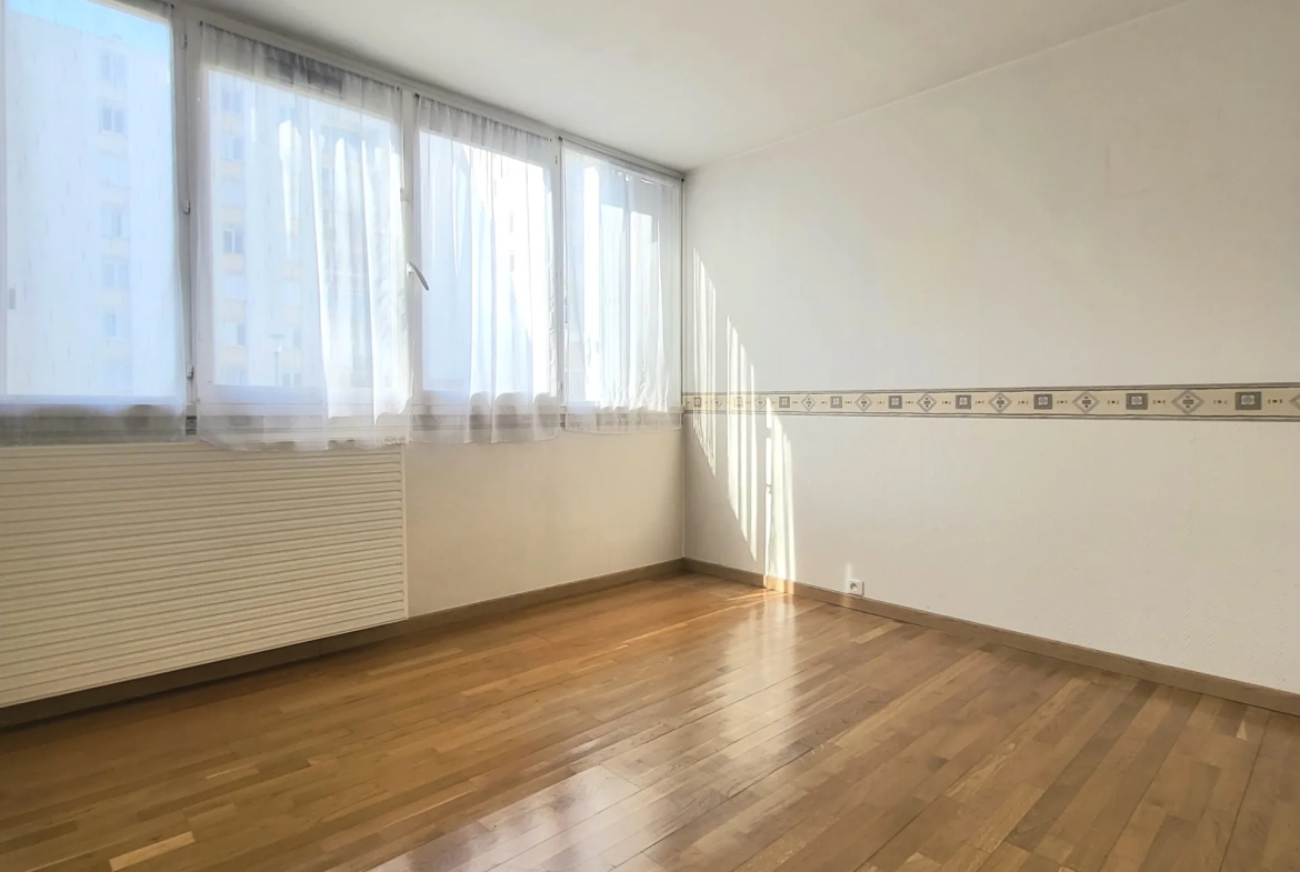 Appartement T2 lumineux avec bureau, balcon et stationnement à Osny 