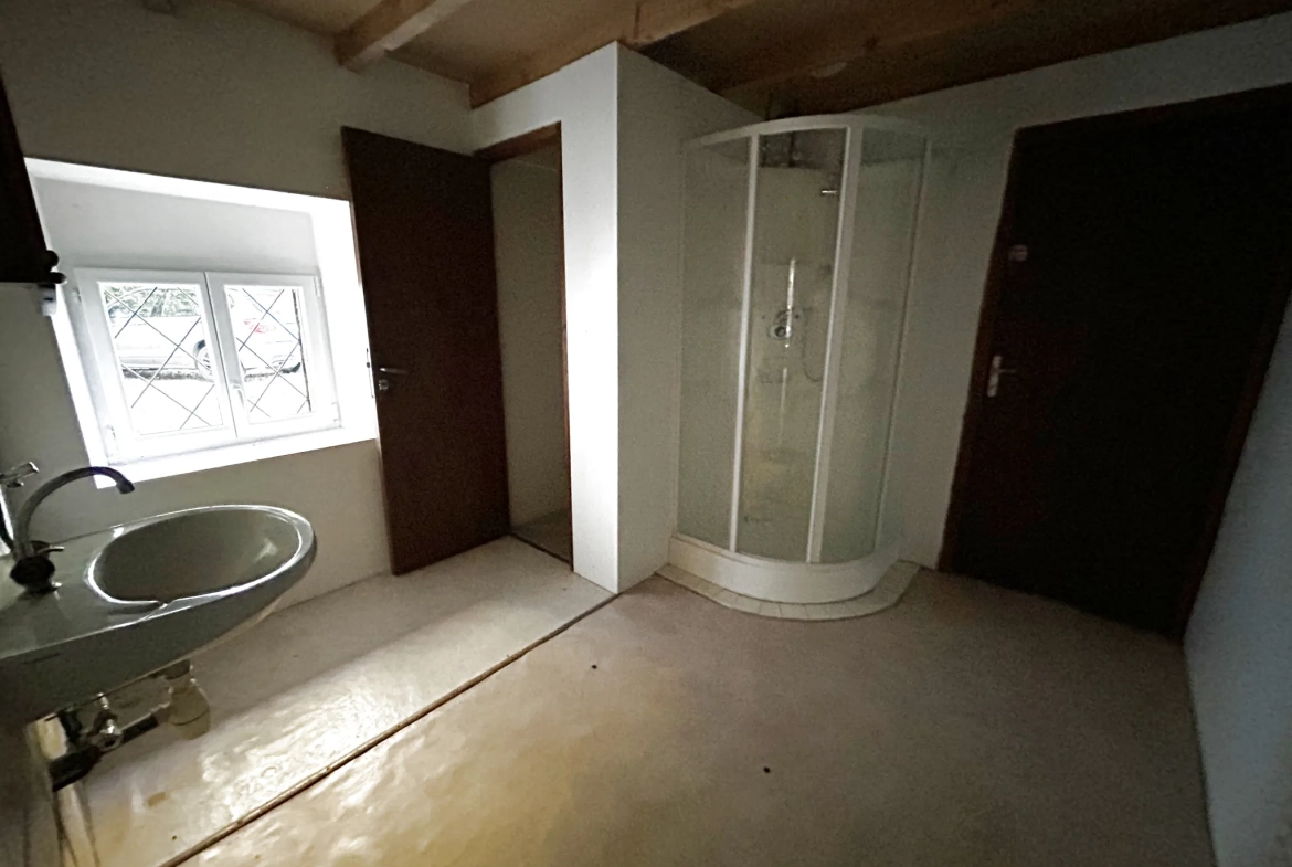 Maison spacieuse de 125 m² avec grange attenante en Périgord Vert 