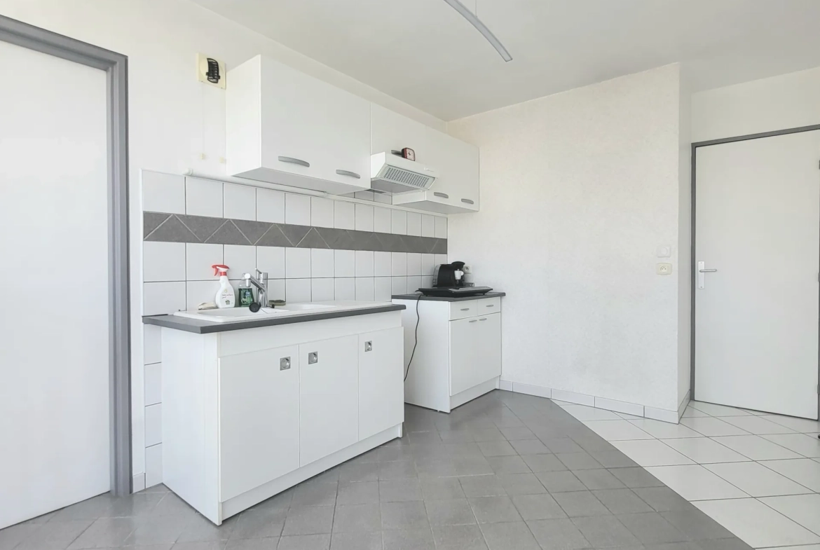 Appartement T2 lumineux avec bureau, balcon et stationnement à Osny 