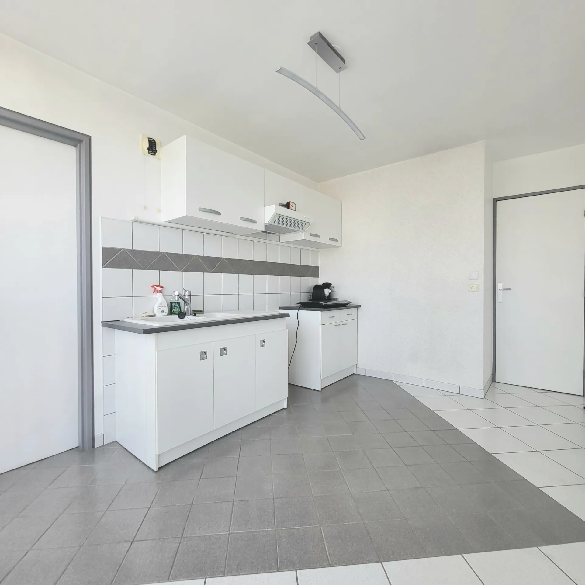 Appartement T2 lumineux avec bureau, balcon et stationnement à Osny 