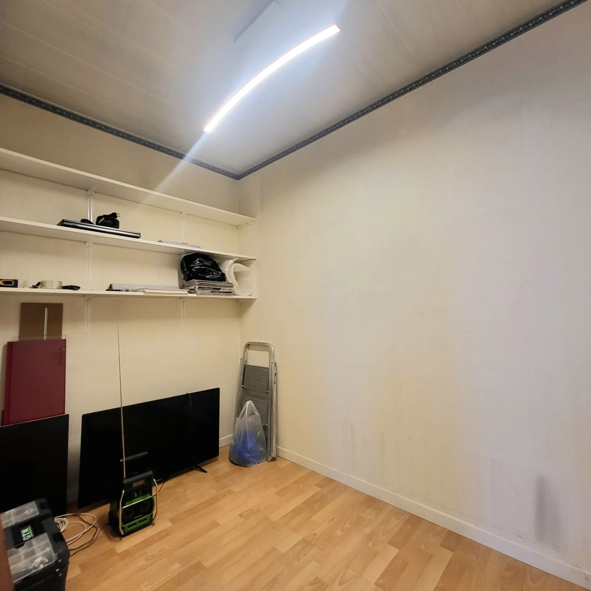 Appartement T2 lumineux avec bureau, balcon et stationnement à Osny 