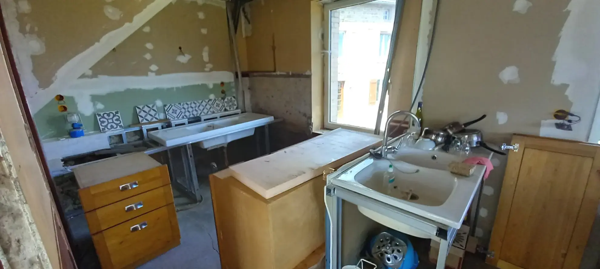 Maison en pierre à rénover de 146 m² avec grand terrain à Bosmoreau les Mines 