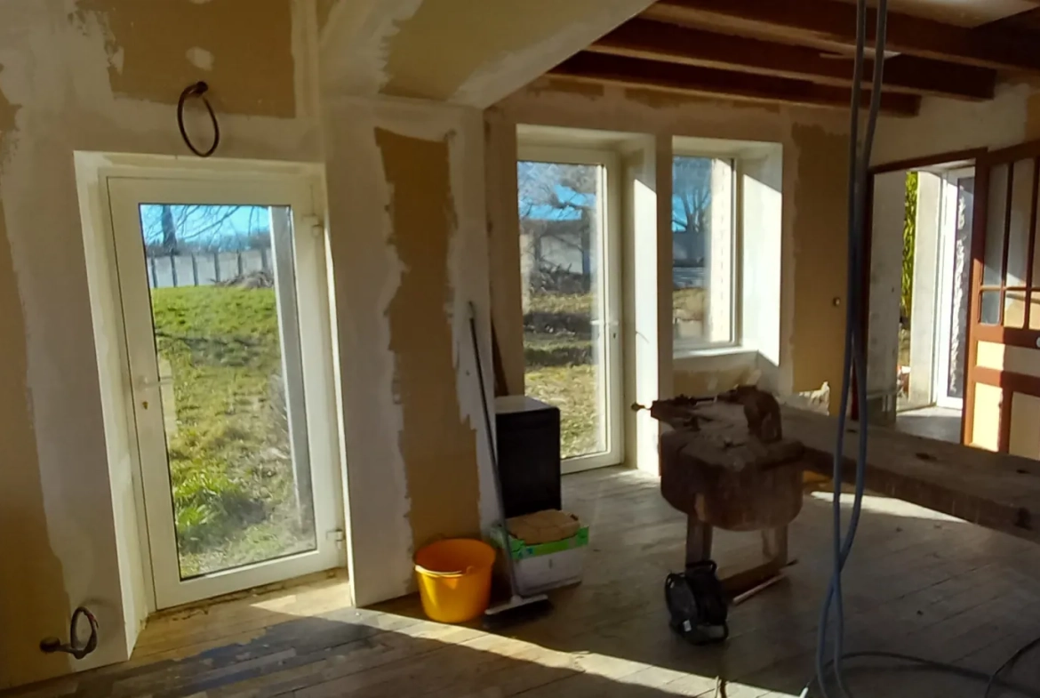 Maison en pierre à rénover de 146 m² avec grand terrain à Bosmoreau les Mines 
