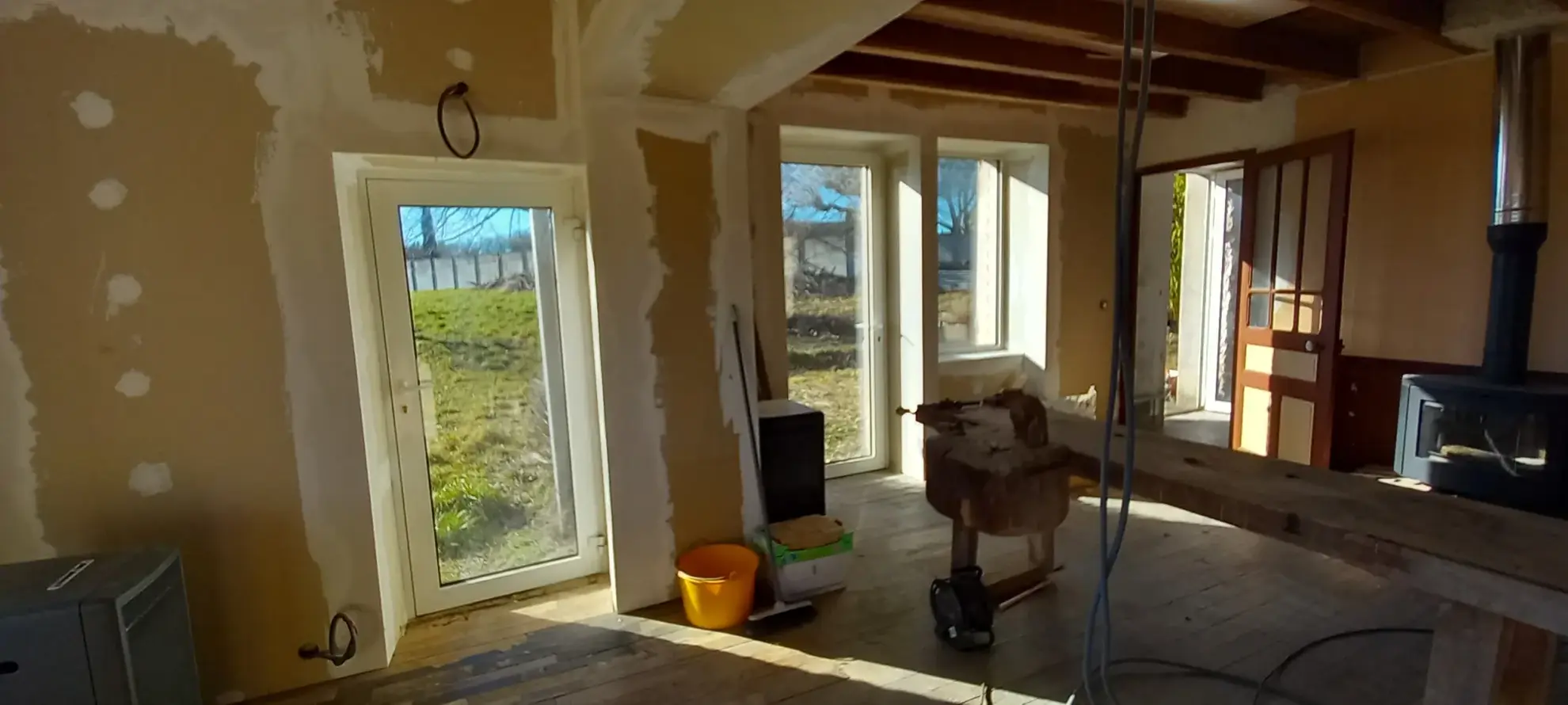 Maison en pierre à rénover de 146 m² avec grand terrain à Bosmoreau les Mines 