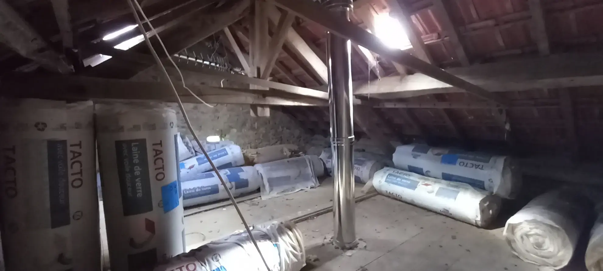 Maison en pierre à rénover de 146 m² avec grand terrain à Bosmoreau les Mines 