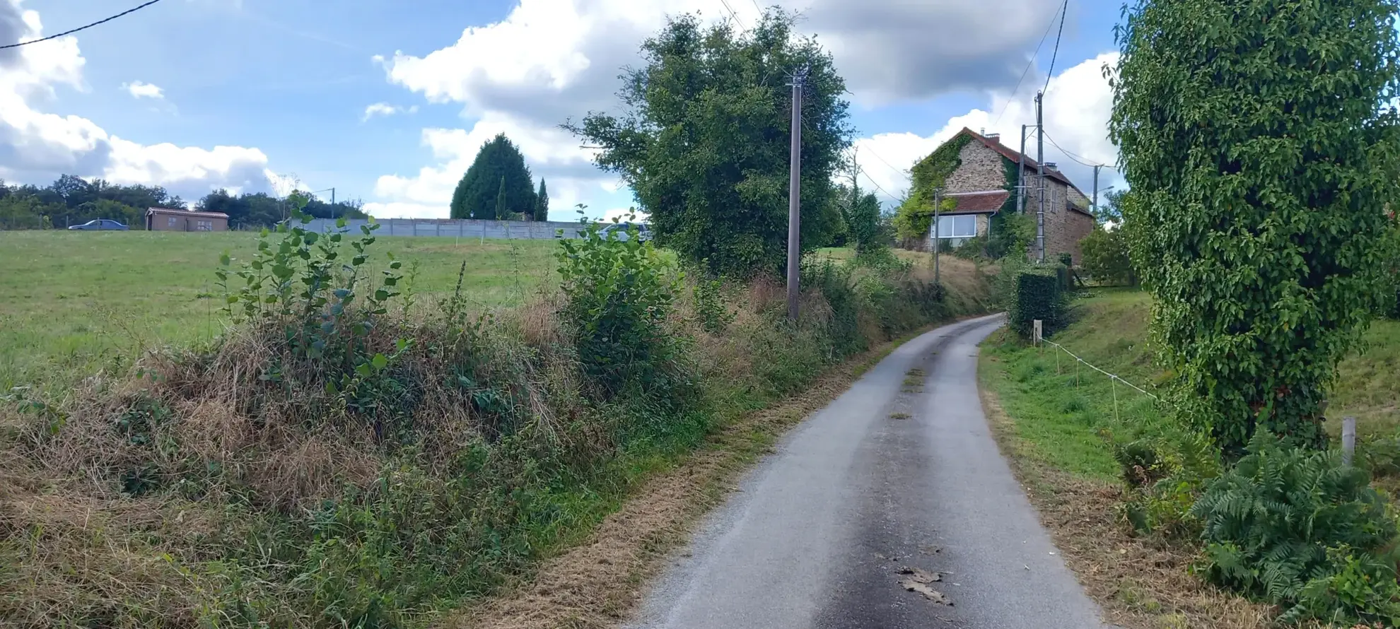 Maison en pierre à rénover de 146 m² avec grand terrain à Bosmoreau les Mines 