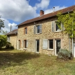 Maison en pierre à rénover de 146 m² avec grand terrain à Bosmoreau les Mines