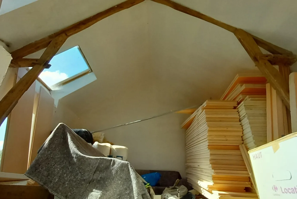Maison en pierre à rénover de 146 m² avec grand terrain à Bosmoreau les Mines 