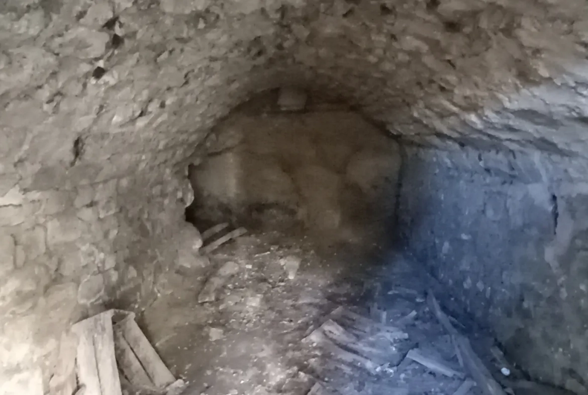 Maison en pierre à rénover de 146 m² avec grand terrain à Bosmoreau les Mines 