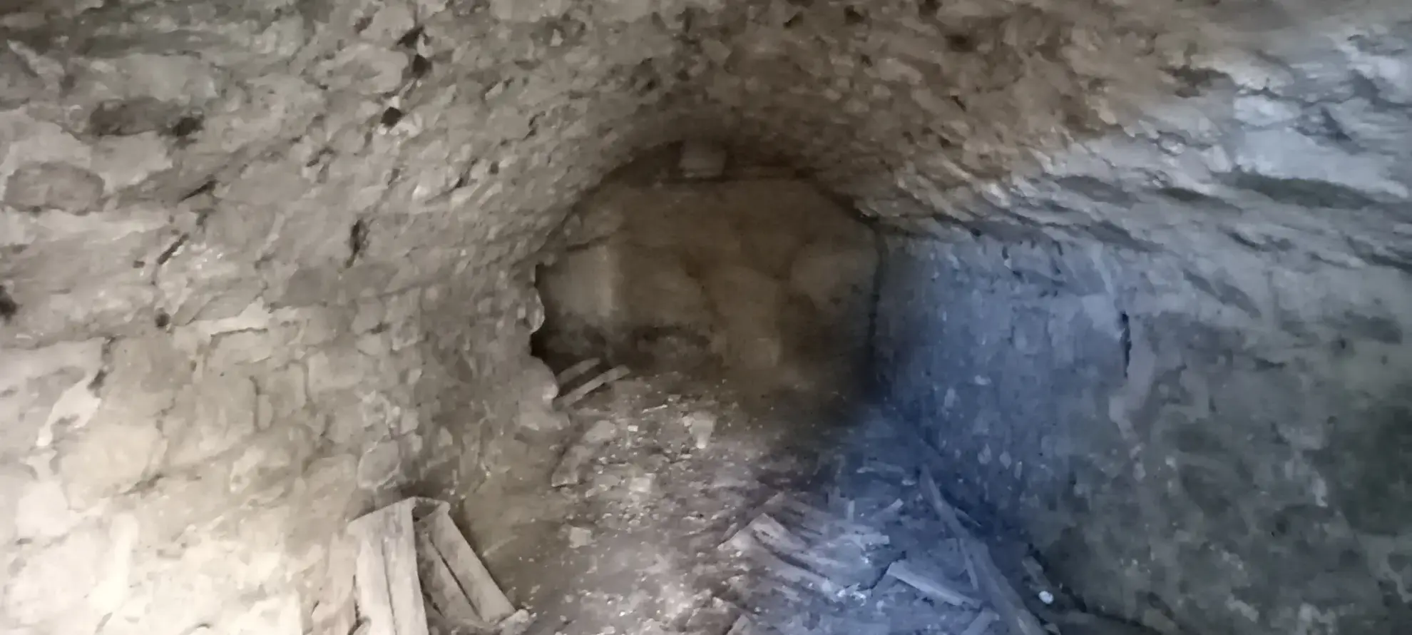 Maison en pierre à rénover de 146 m² avec grand terrain à Bosmoreau les Mines 