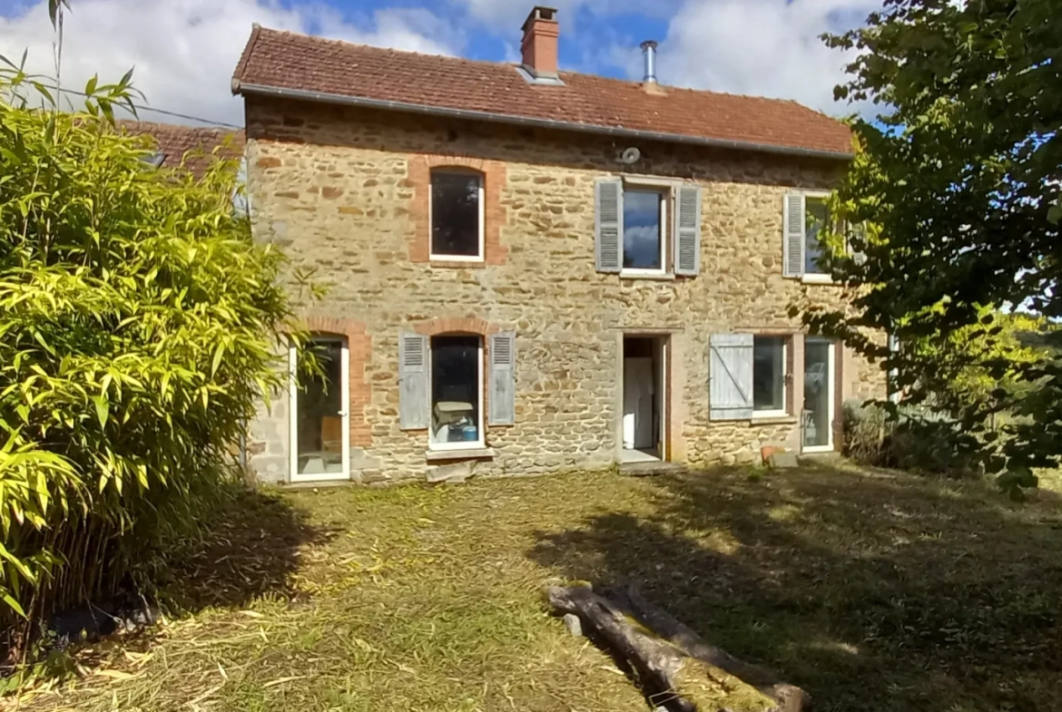 Maison en pierre à rénover de 146 m² avec grand terrain à Bosmoreau les Mines 