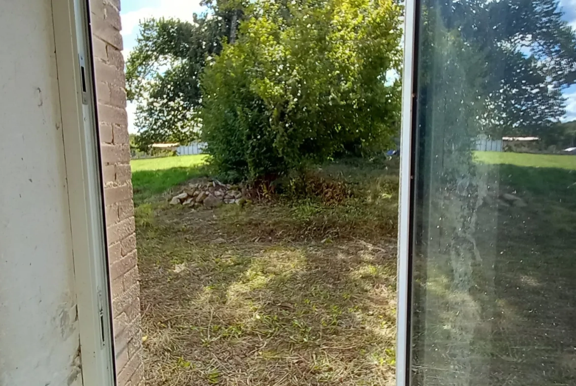 Maison en pierre à rénover de 146 m² avec grand terrain à Bosmoreau les Mines 