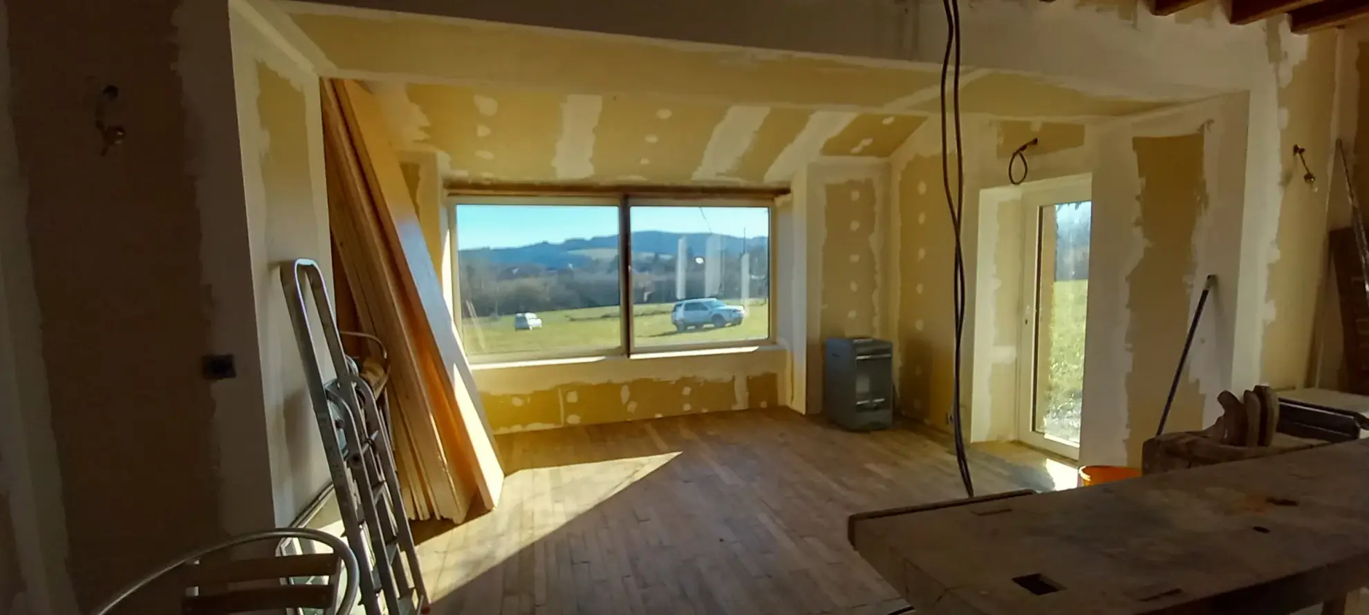 Maison en pierre à rénover de 146 m² avec grand terrain à Bosmoreau les Mines 