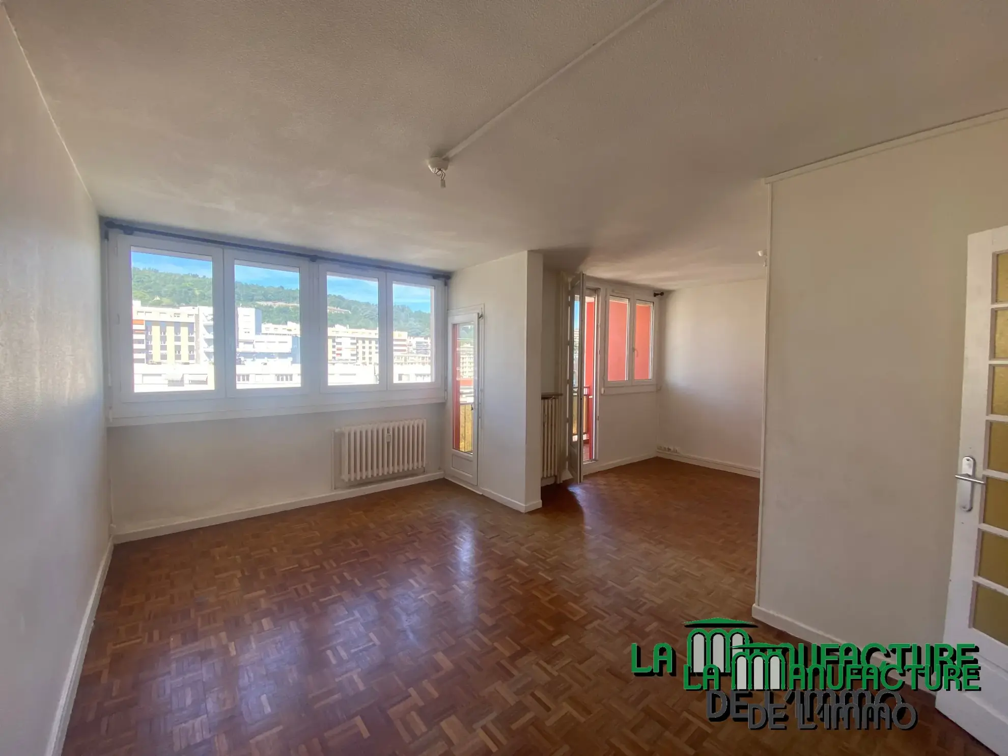 Appartement F3 lumineux à Saint-Étienne avec balcon, cave et parking collectif 