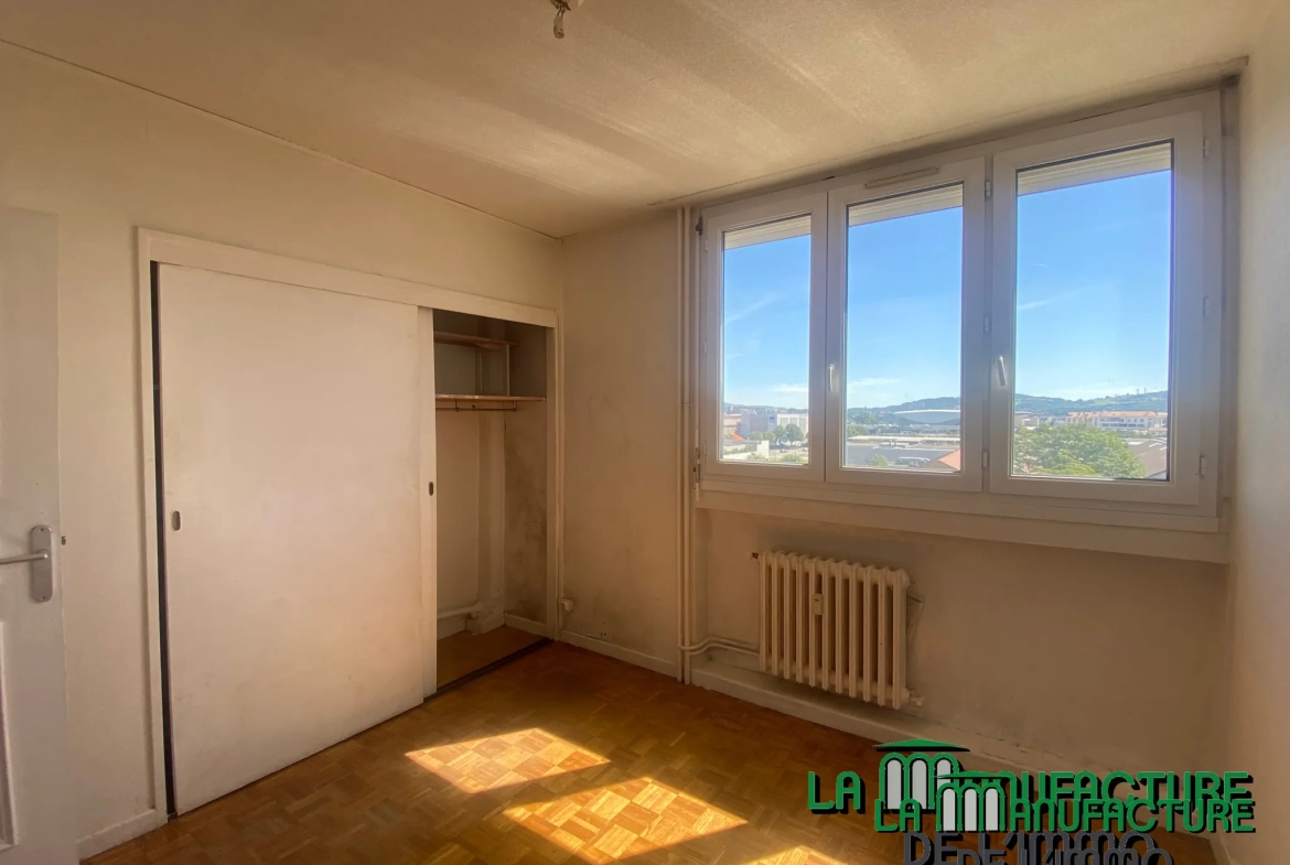 Appartement F3 lumineux à Saint-Étienne avec balcon, cave et parking collectif 