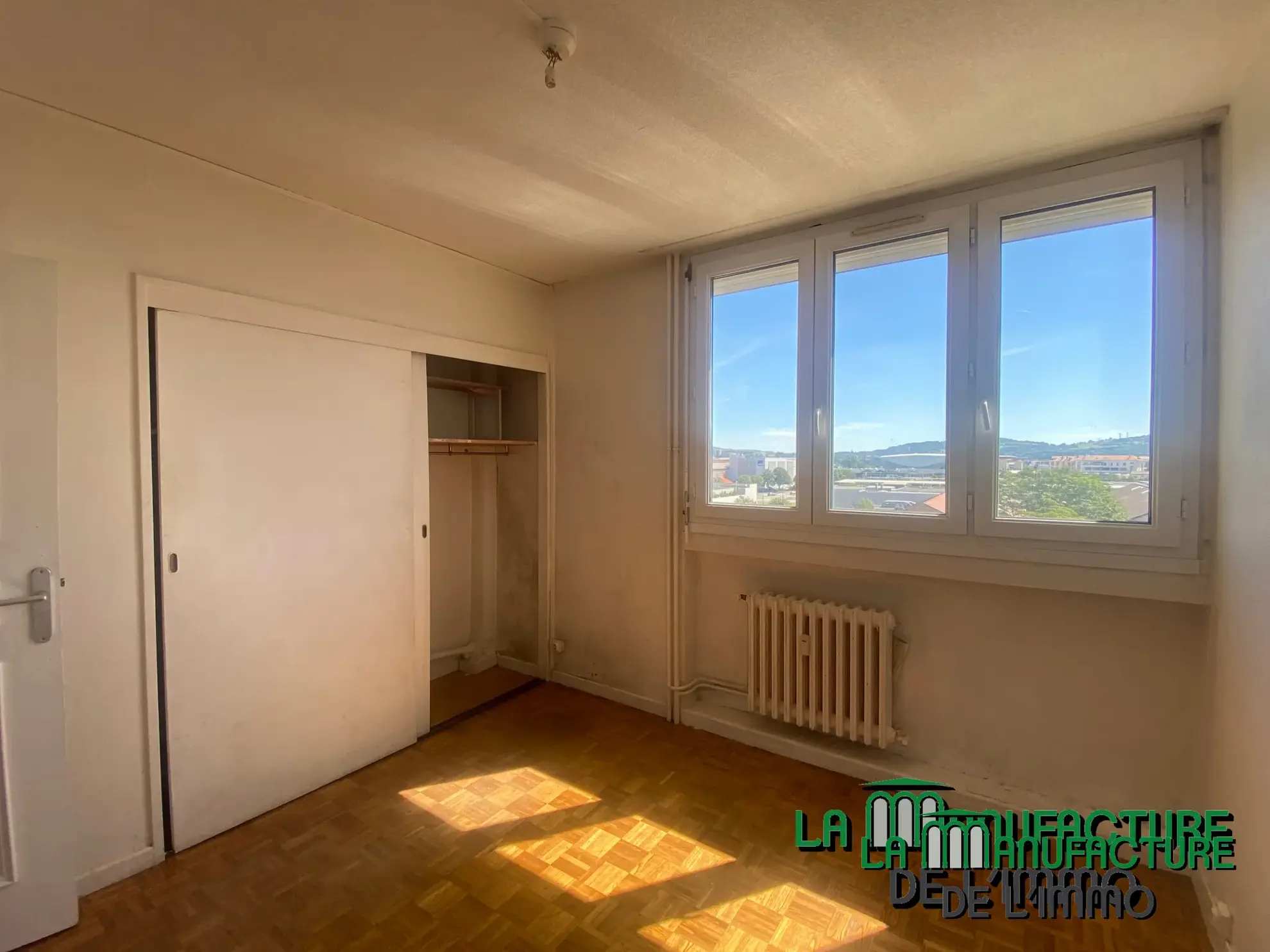 Appartement F3 lumineux à Saint-Étienne avec balcon, cave et parking collectif 