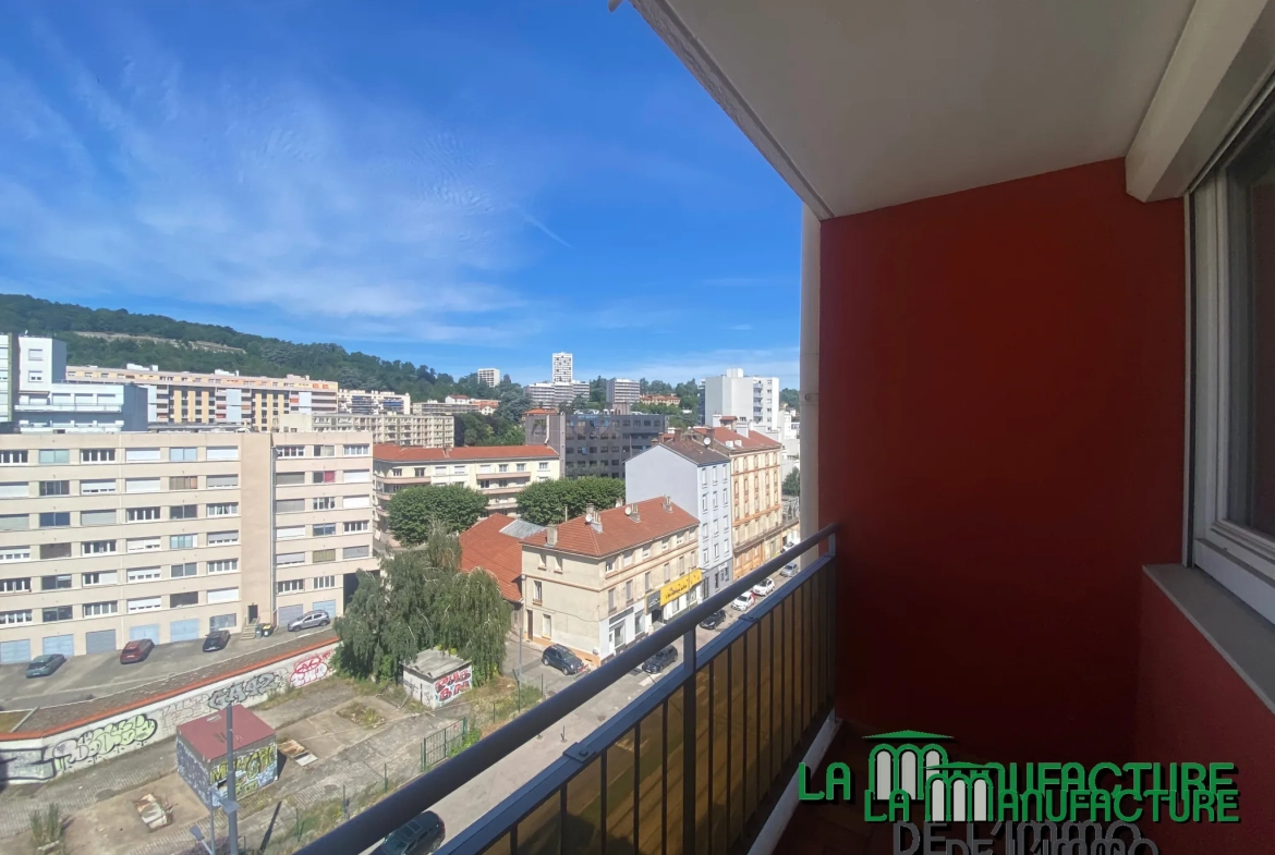 Appartement F3 lumineux à Saint-Étienne avec balcon, cave et parking collectif 
