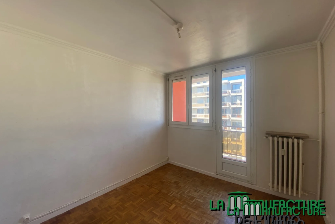 Appartement F3 lumineux à Saint-Étienne avec balcon, cave et parking collectif 