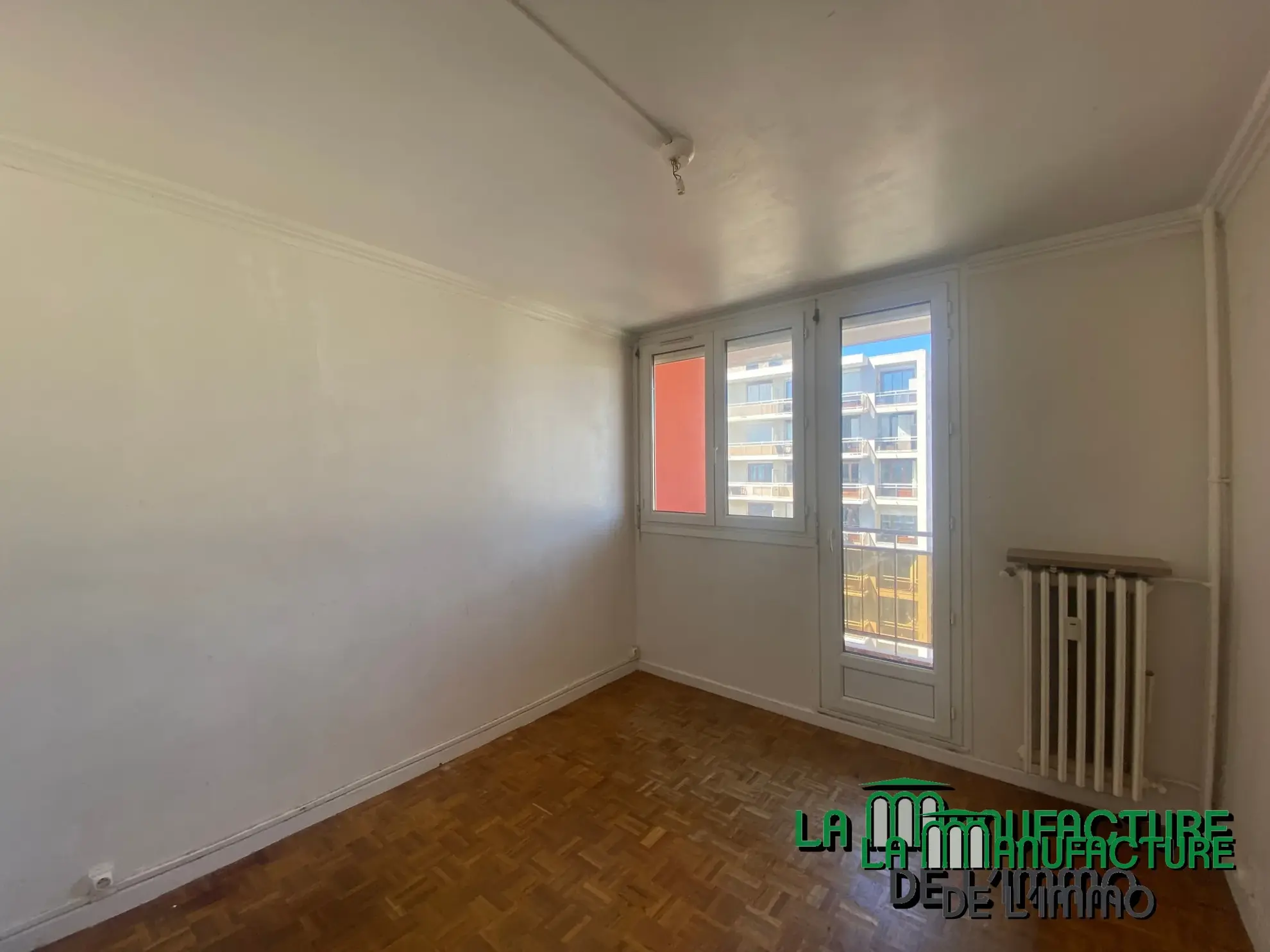 Appartement F3 lumineux à Saint-Étienne avec balcon, cave et parking collectif 