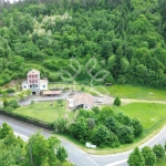 Propriété avec maison de maître, plain-pied, appartement indépendant et grand terrain à Blesle 43