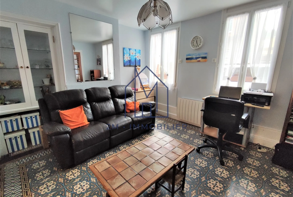 Maison typique du Tréport avec petit extérieur et balcon 