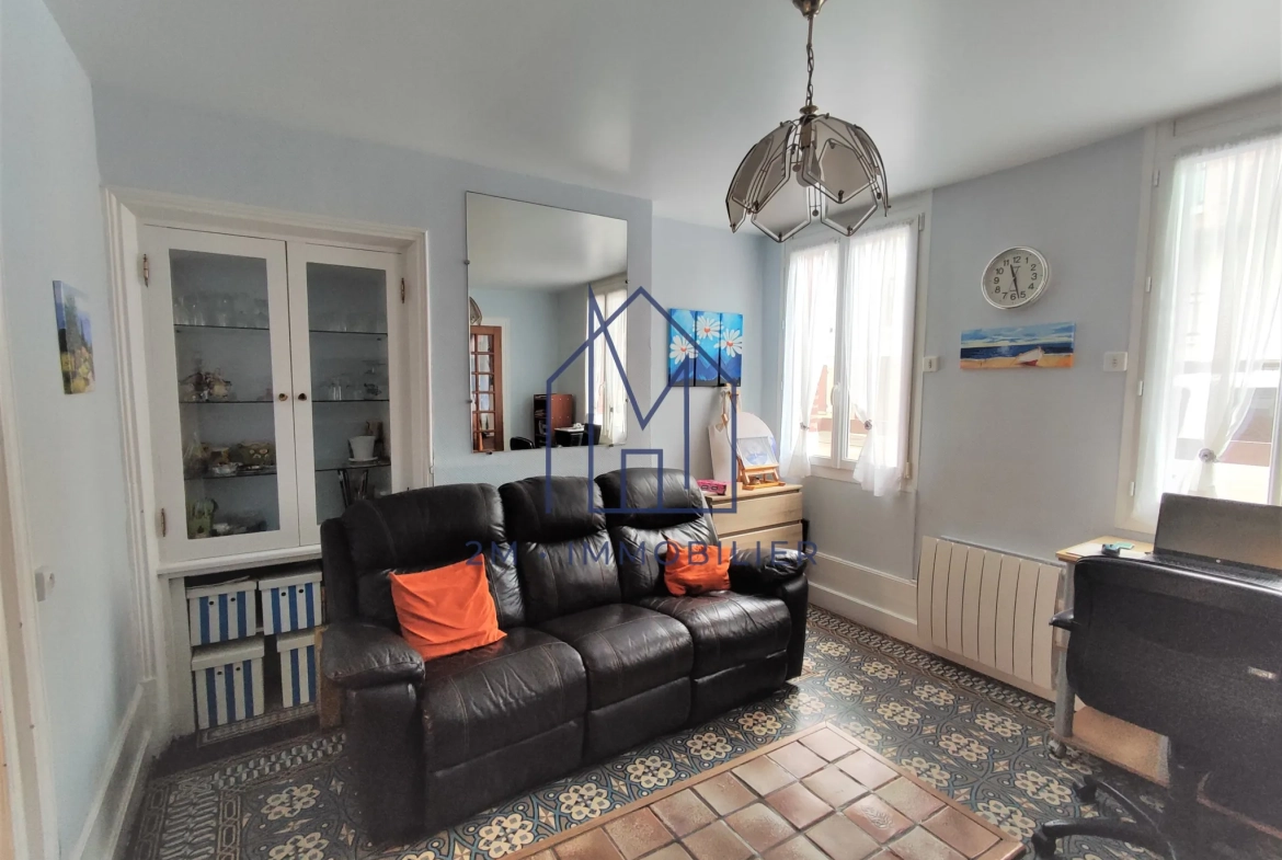 Maison typique du Tréport avec petit extérieur et balcon 