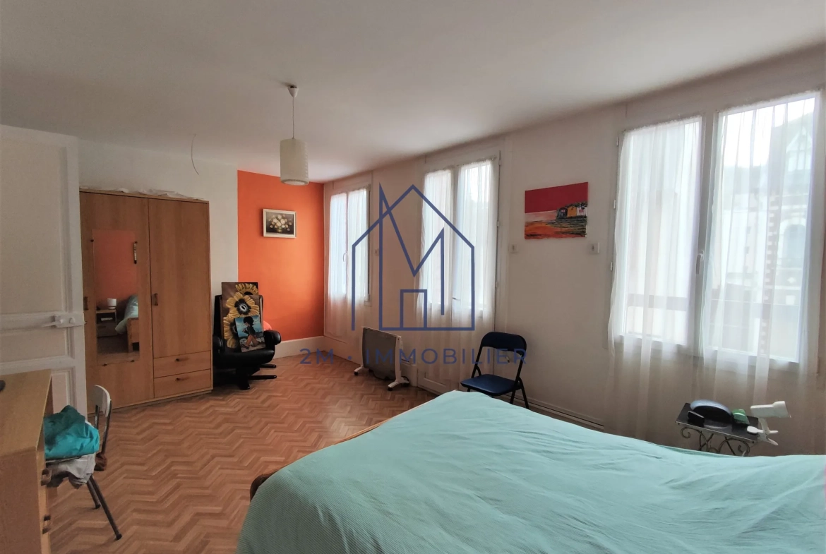 Maison typique du Tréport avec petit extérieur et balcon 