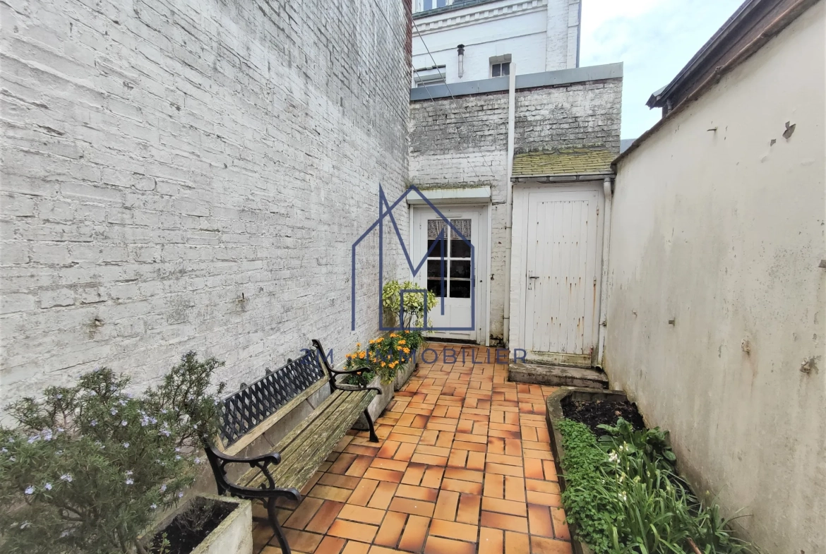 Maison typique du Tréport avec petit extérieur et balcon 