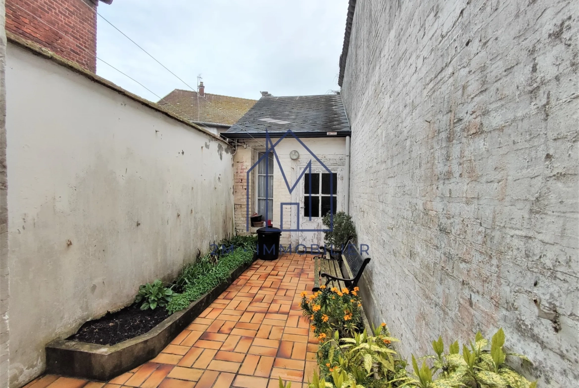 Maison typique du Tréport avec petit extérieur et balcon 