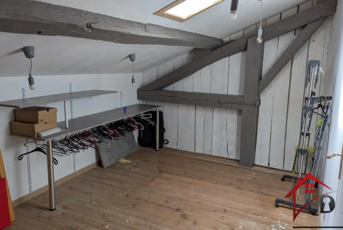 Maison à rénover de 133 m² avec grand terrain à Passavant la Rochère 