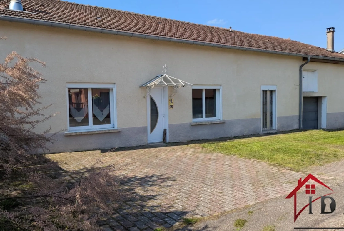 Maison à rénover de 133 m² avec grand terrain à Passavant la Rochère 