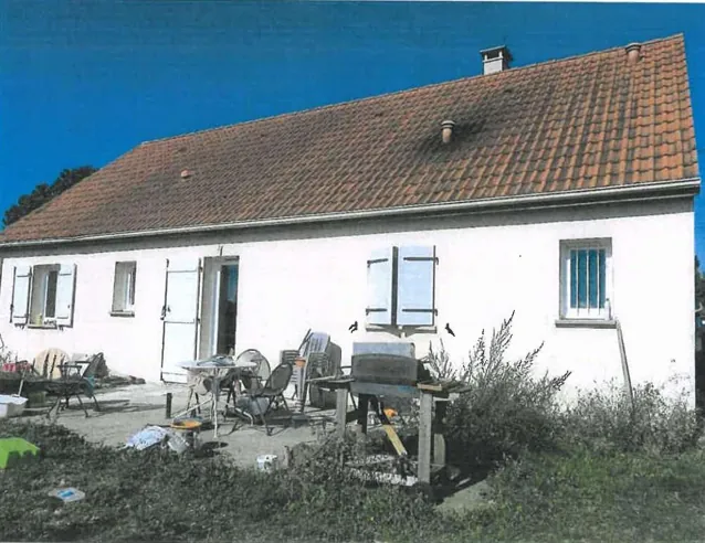 Maison F4 à vendre à Brécy (18) – Vente aux enchères à partir de 25 000 € 