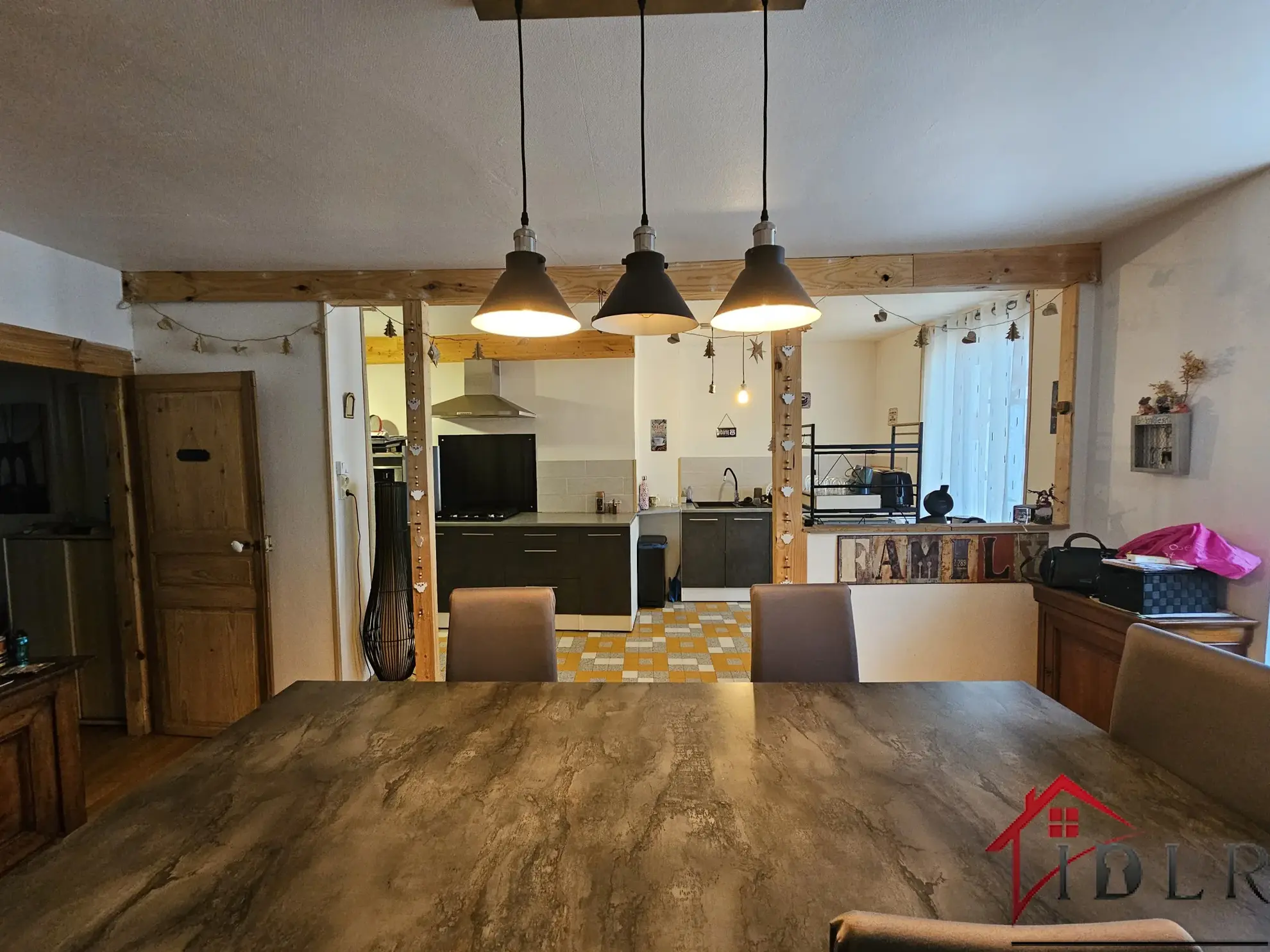 Immeuble mixte à Bourbonne-les-Bains avec commercial et habitation, 200m² 