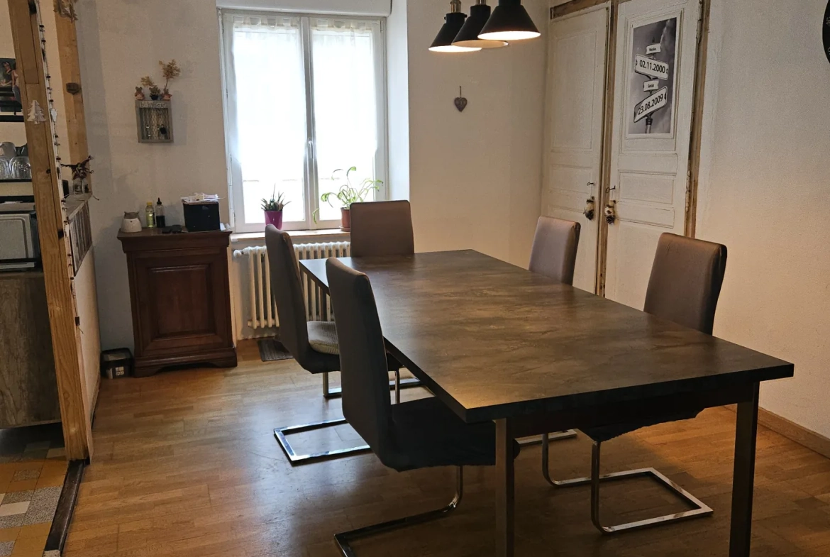 Immeuble mixte à Bourbonne-les-Bains avec commercial et habitation, 200m² 