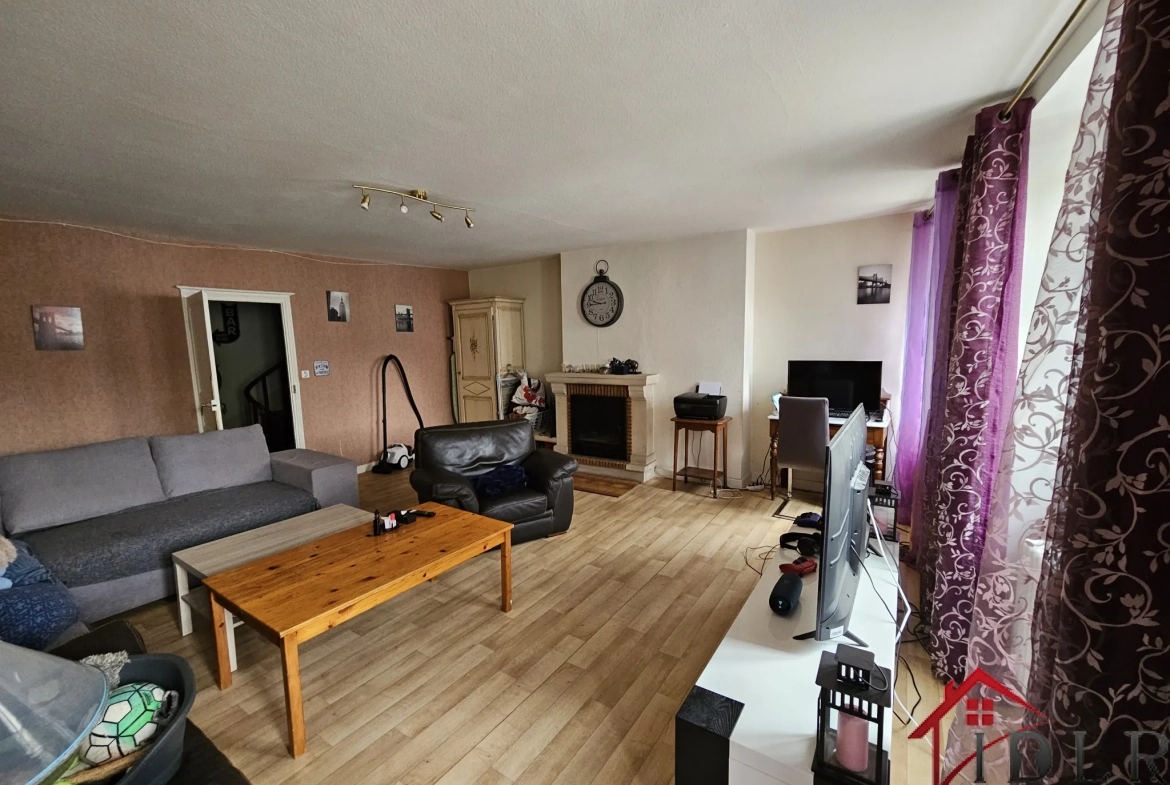 Immeuble mixte à Bourbonne-les-Bains avec commercial et habitation, 200m² 