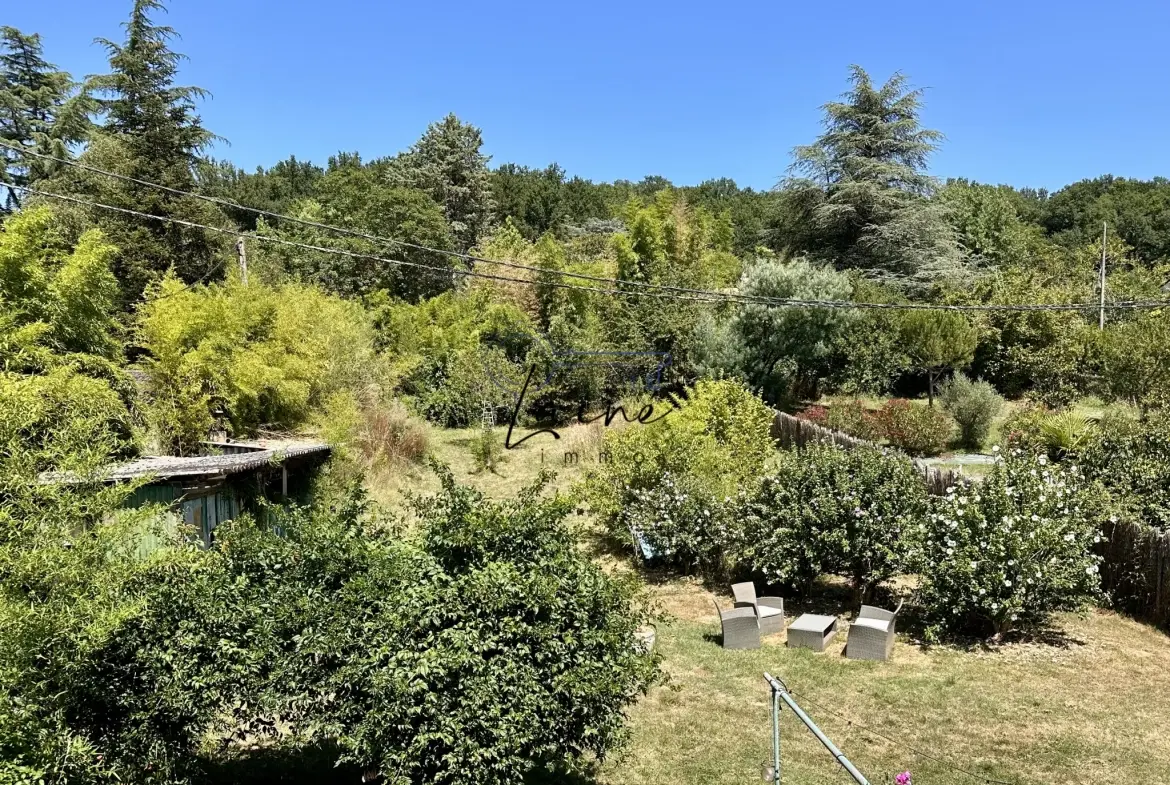 Maison rénovée de 136 m² à Bergerac proche du lac de Pombonne 
