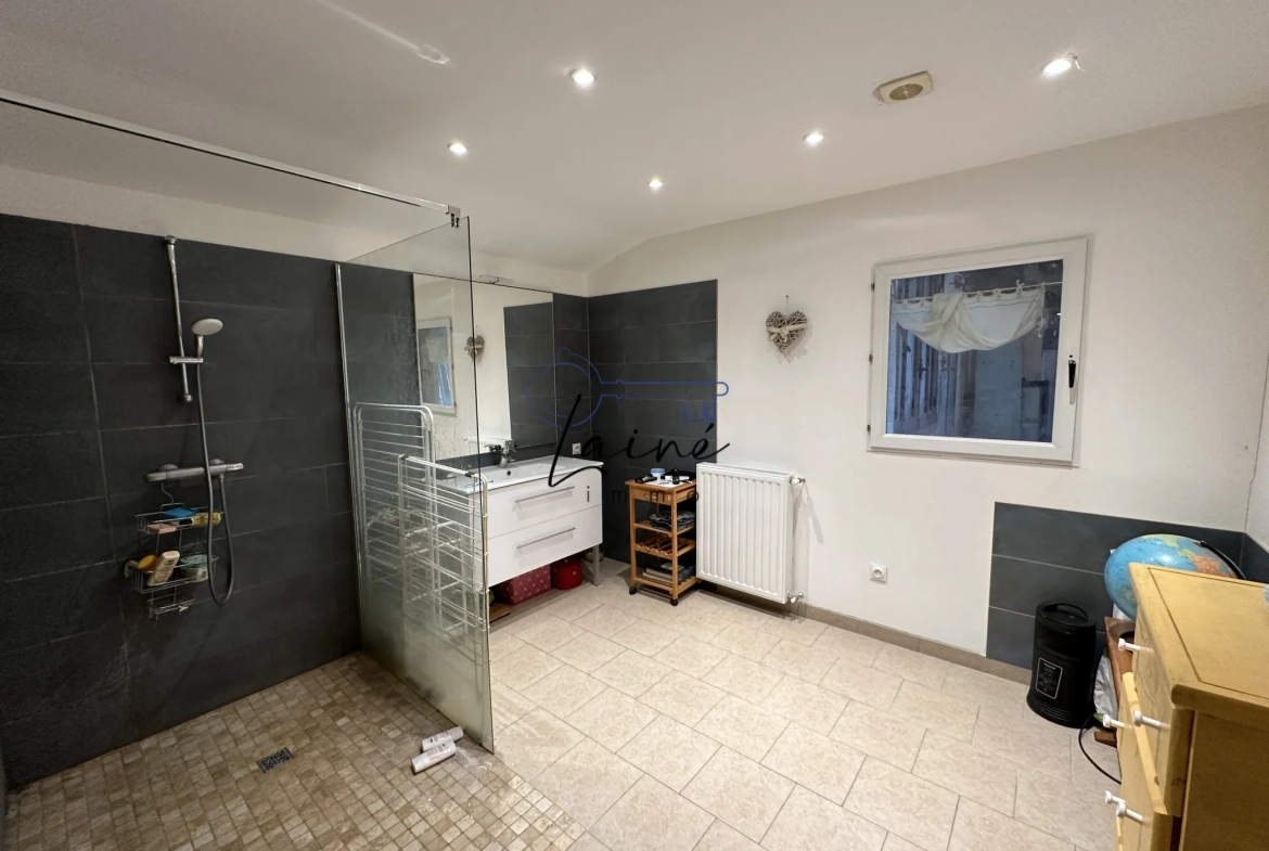 Maison rénovée de 136 m² à Bergerac proche du lac de Pombonne 